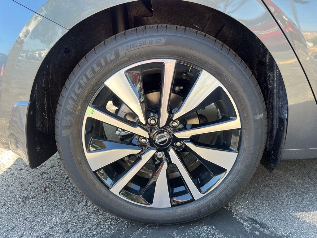 2025 Nissan Sentra SV photo 10