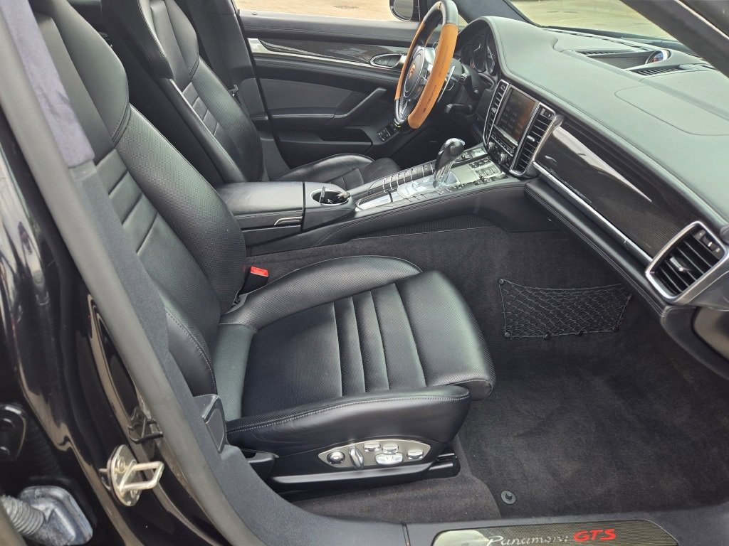 2015 Porsche Panamera GTS photo 4