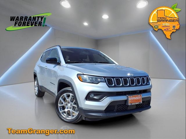 2024 Jeep Compass Latitude Lux's photo