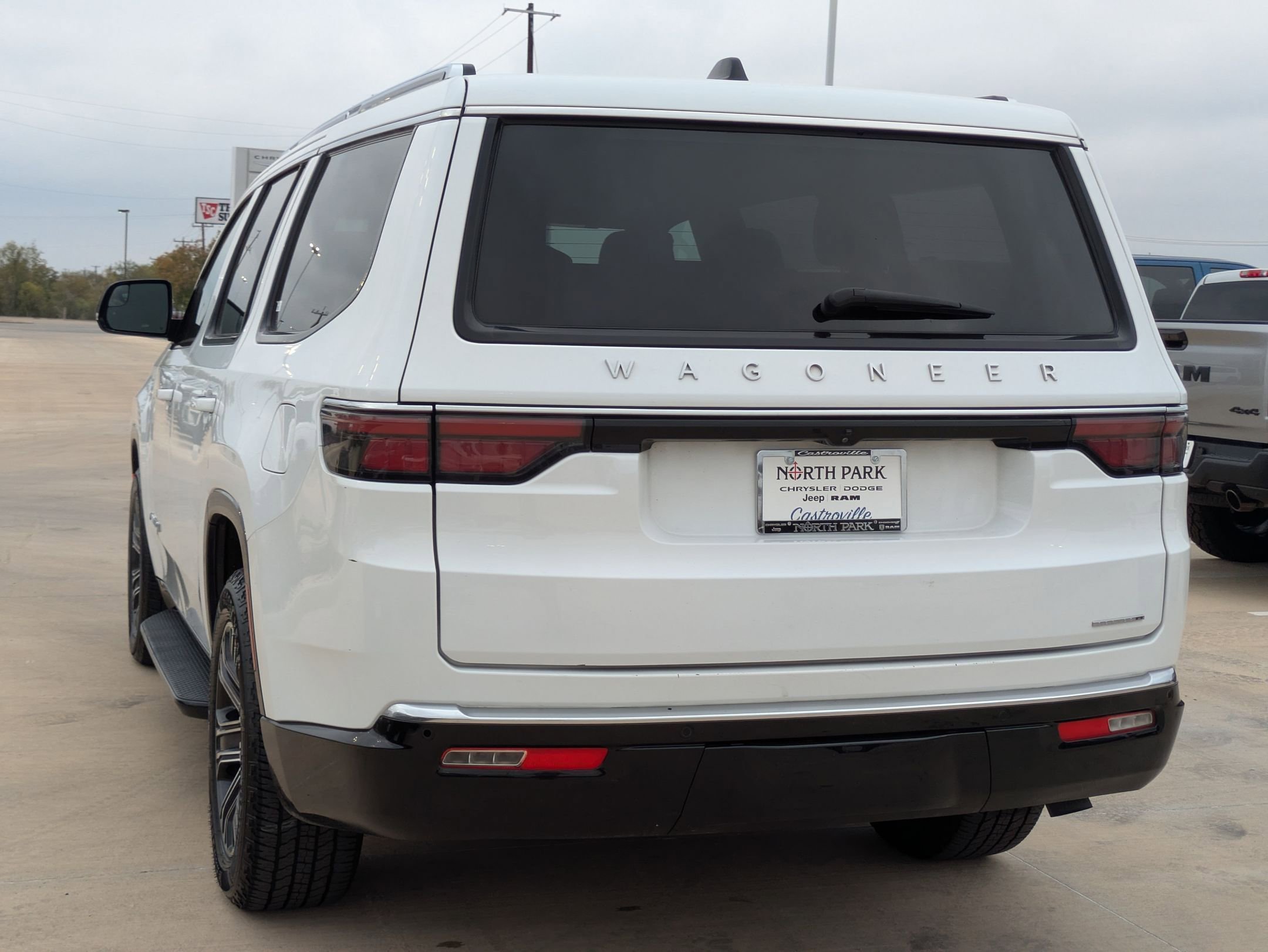 2024 Jeep Wagoneer Series II photo 3