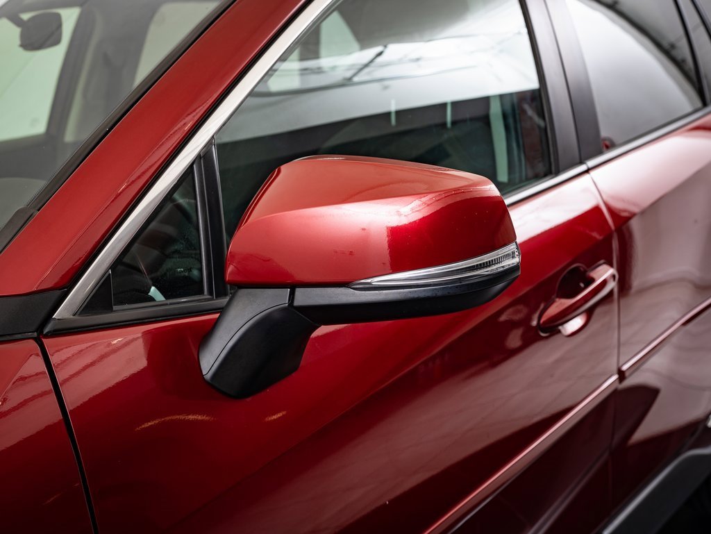 2021 Toyota RAV4 Hybrid XLE photo 16