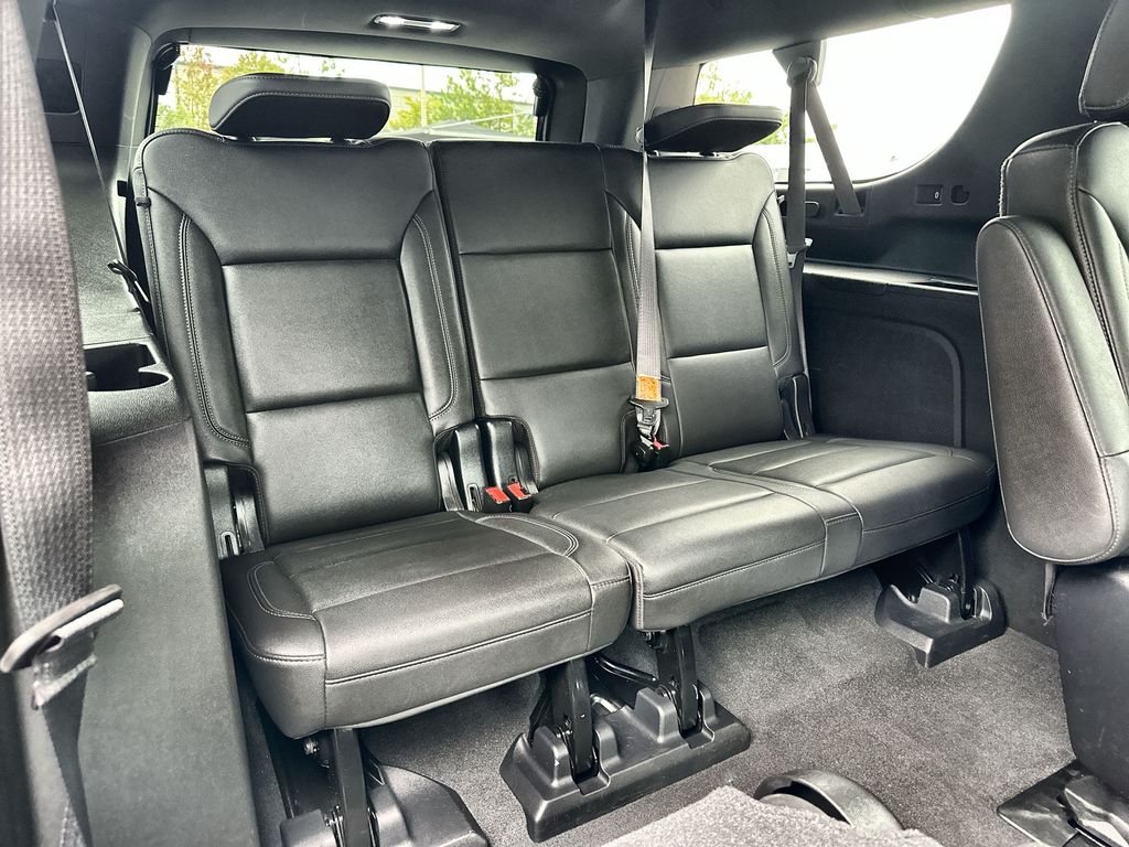 2021 Chevrolet Suburban LT photo 26