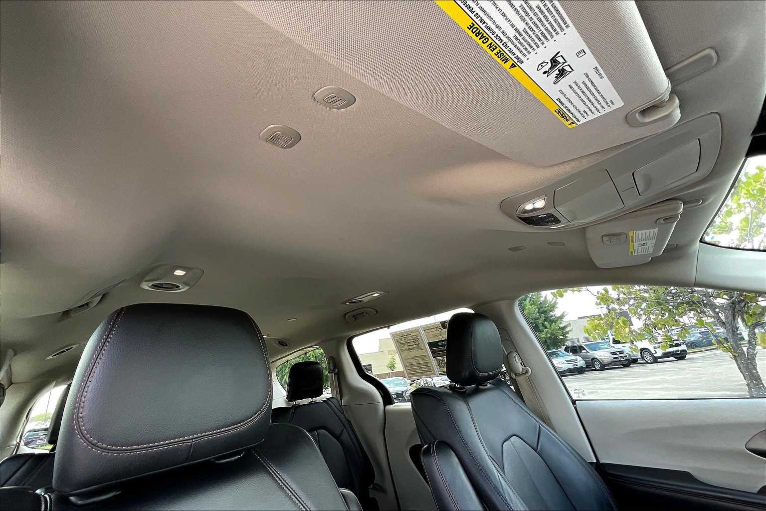 2020 Chrysler Pacifica Touring Plus photo 11