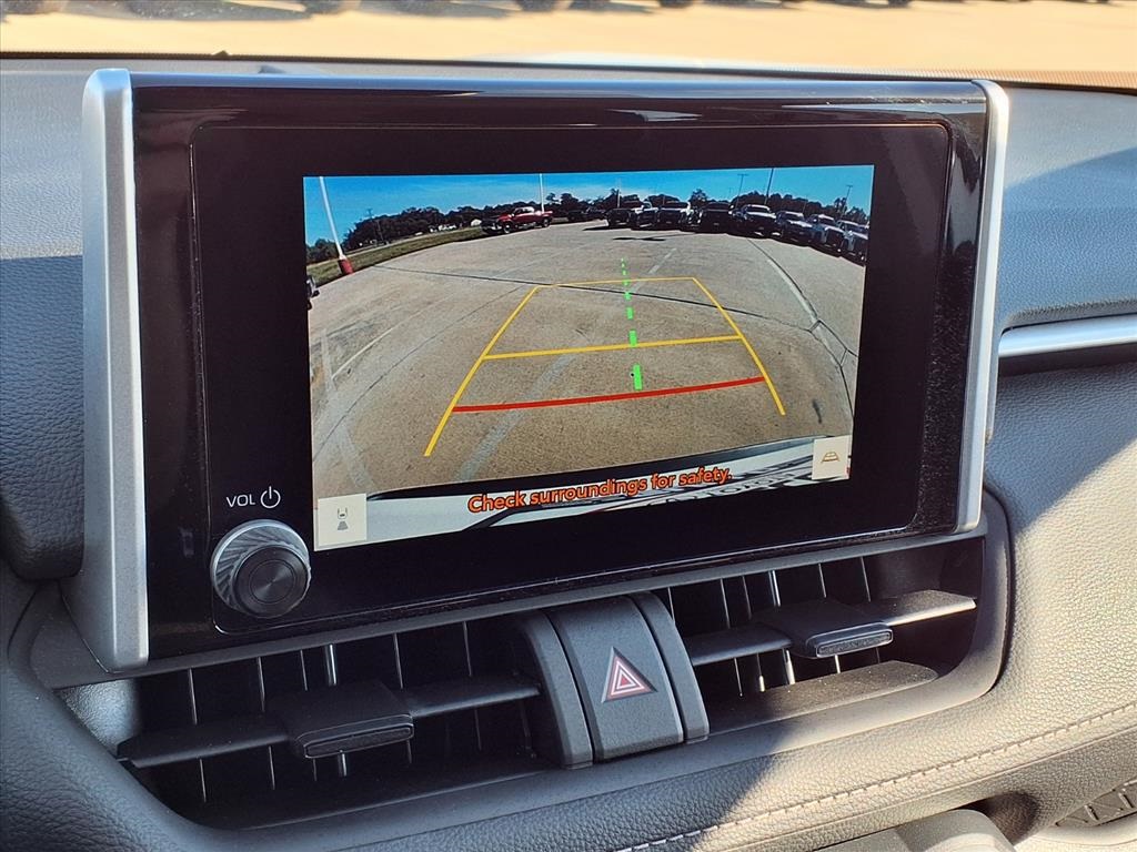 2025 Toyota RAV4 LE photo 4