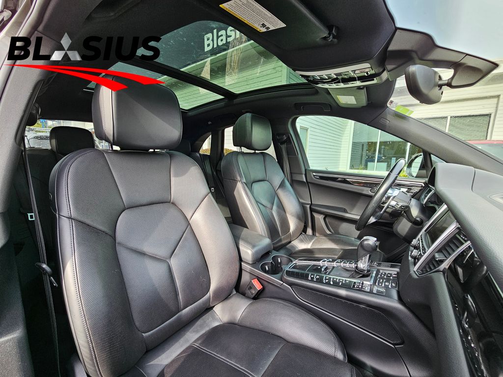 2016 Porsche Macan S photo 9