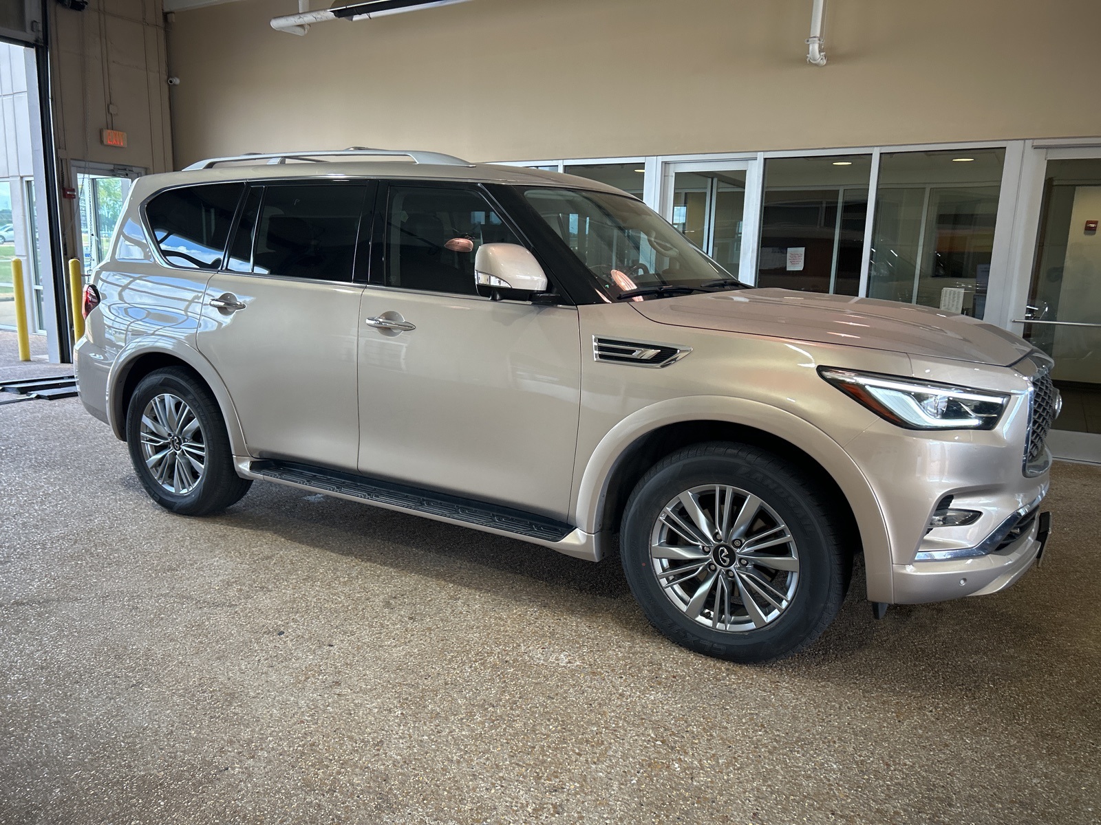 2021 Infiniti QX80 Luxe photo 31