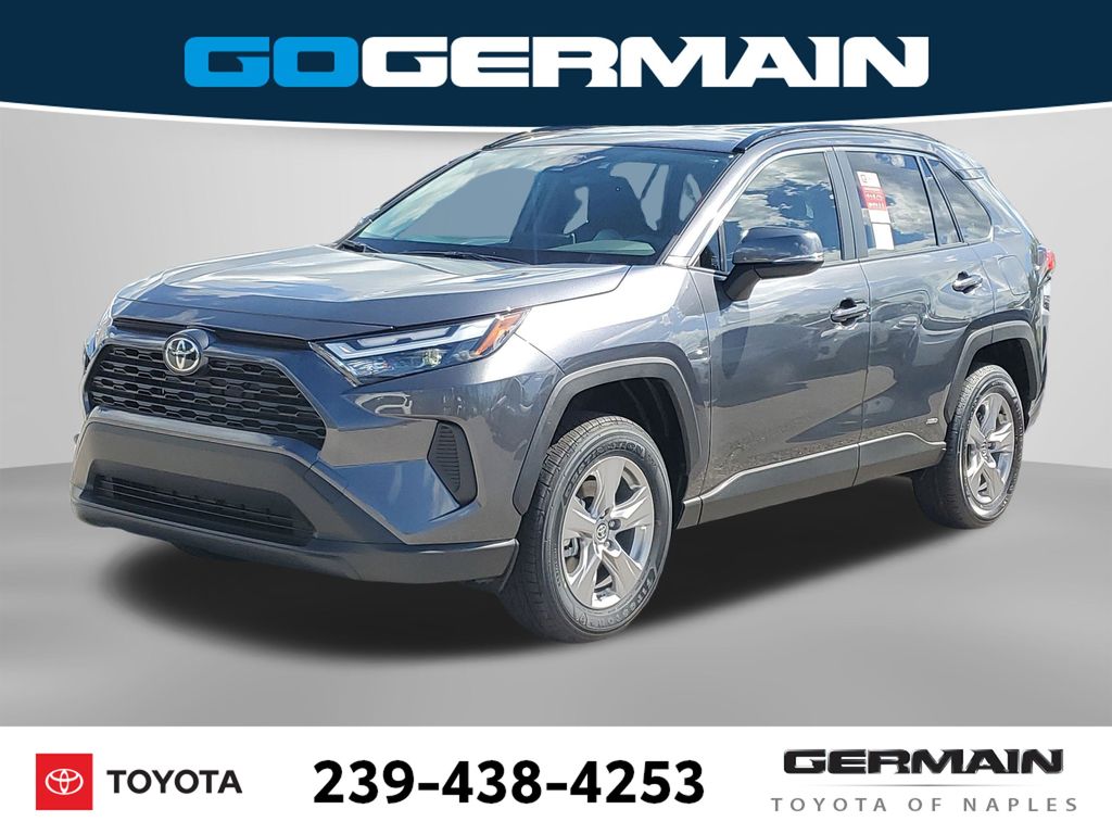 2025 Toyota RAV4 XLE's photo