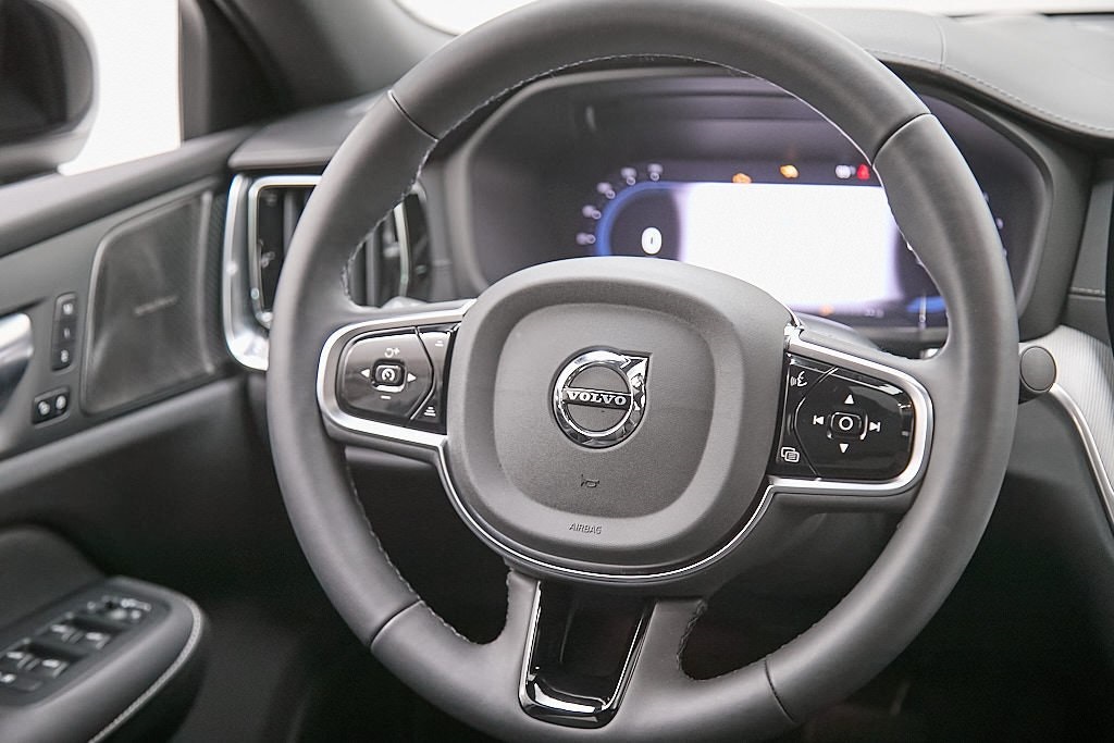 2025 VOLVO S60 - Image 24