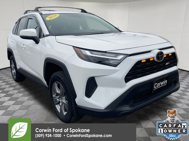 2024 Toyota RAV4 XLE's photo