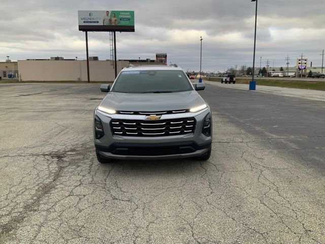 2025 Chevrolet Equinox LT photo 2
