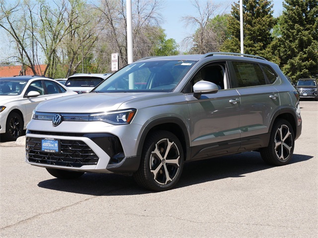 2025 Volkswagen Taos SEL photo 4