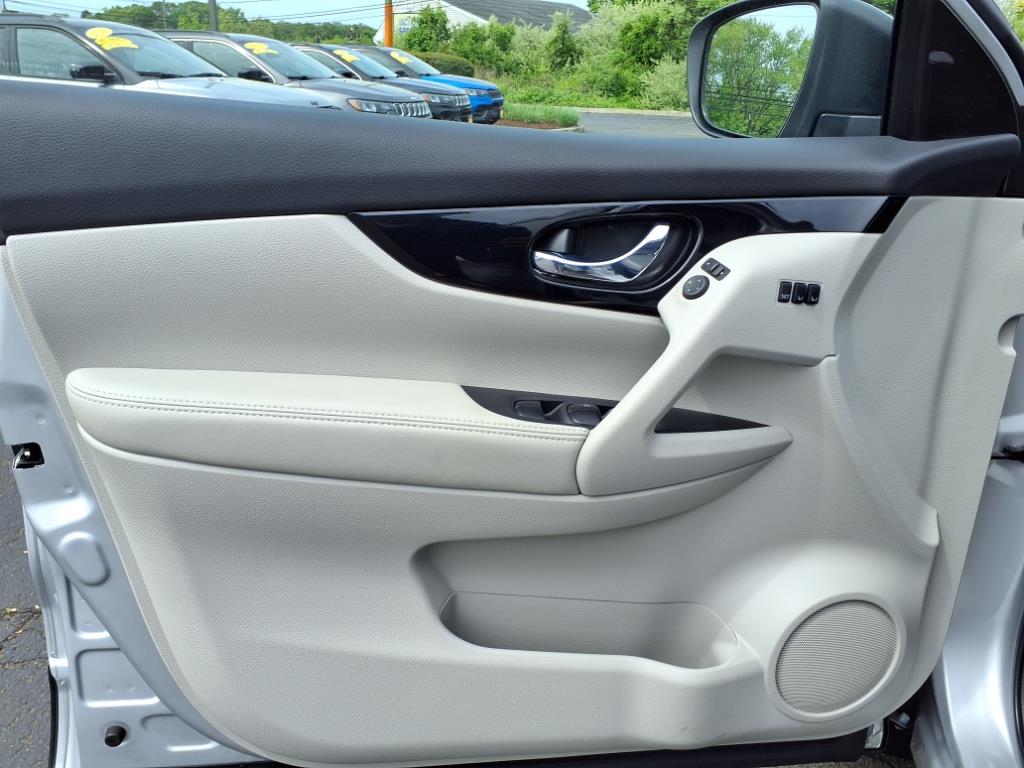 2021 Nissan Rogue Sport SL photo 16
