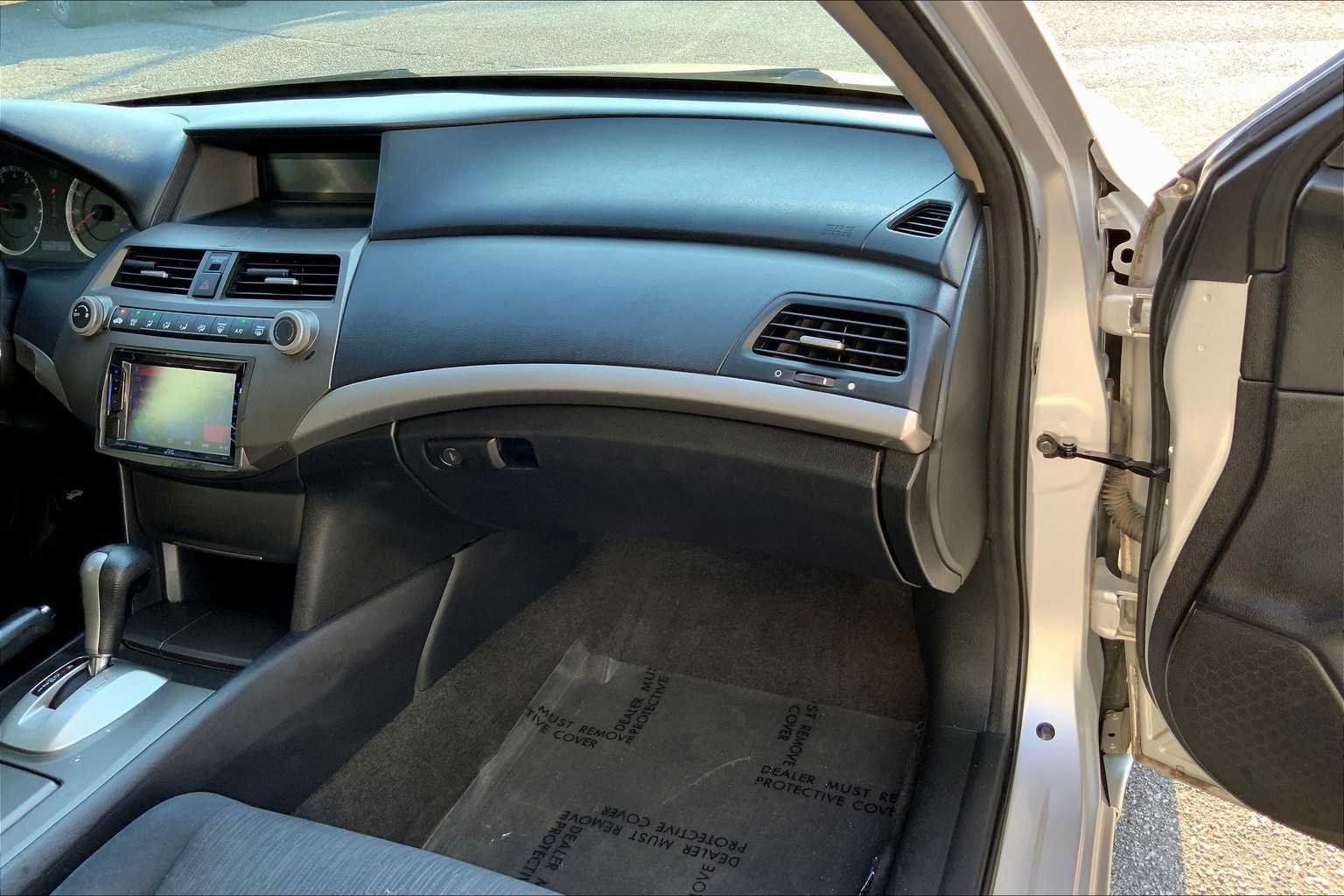 2011 Honda Accord LX-P photo 16