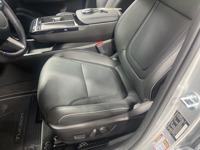 2025 Hyundai Tucson Limited photo 6