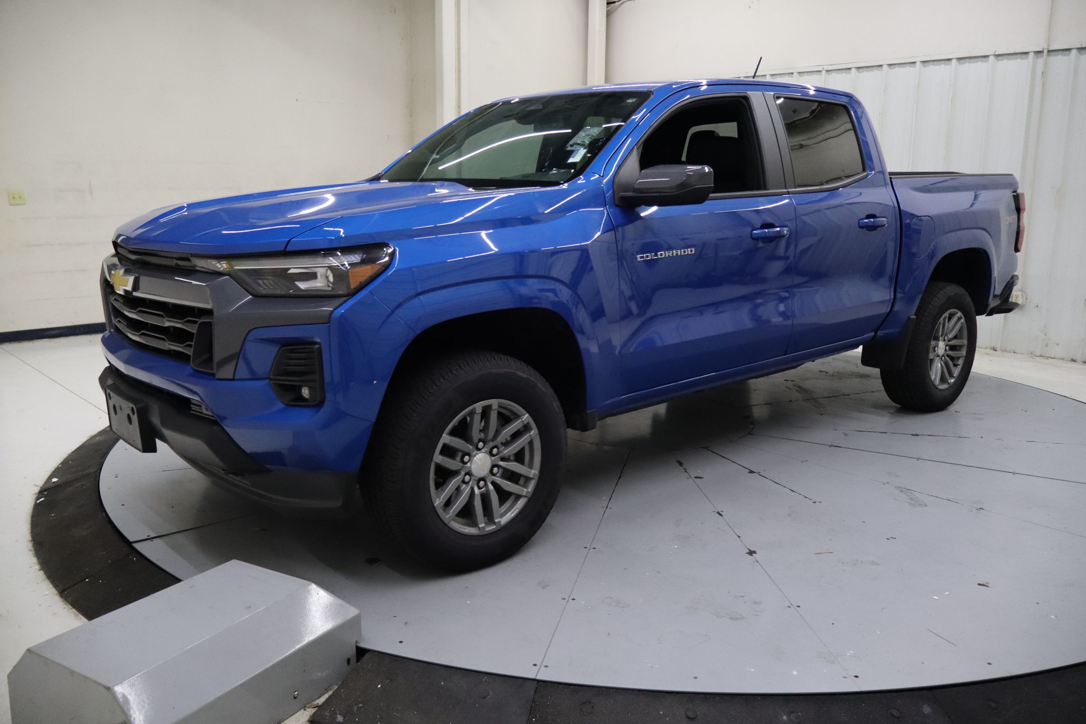 2024 Chevrolet Colorado LT photo 7