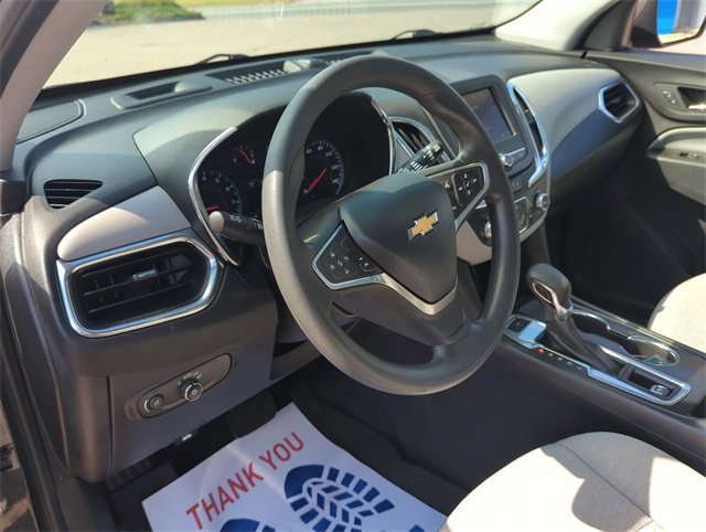 2022 Chevrolet Equinox LS photo 2