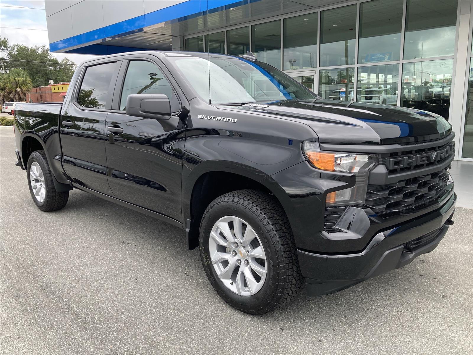 2025 Chevrolet Silverado 1500 Custom photo 2