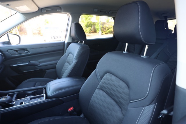 2024 Nissan Pathfinder SV photo 12