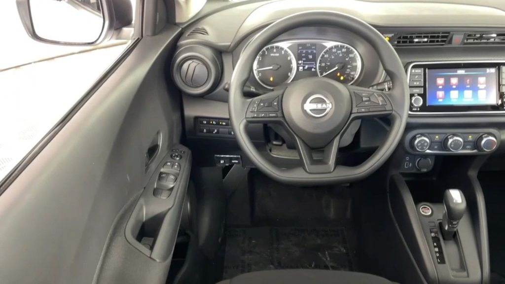 2025 Nissan Kicks Play S photo 14