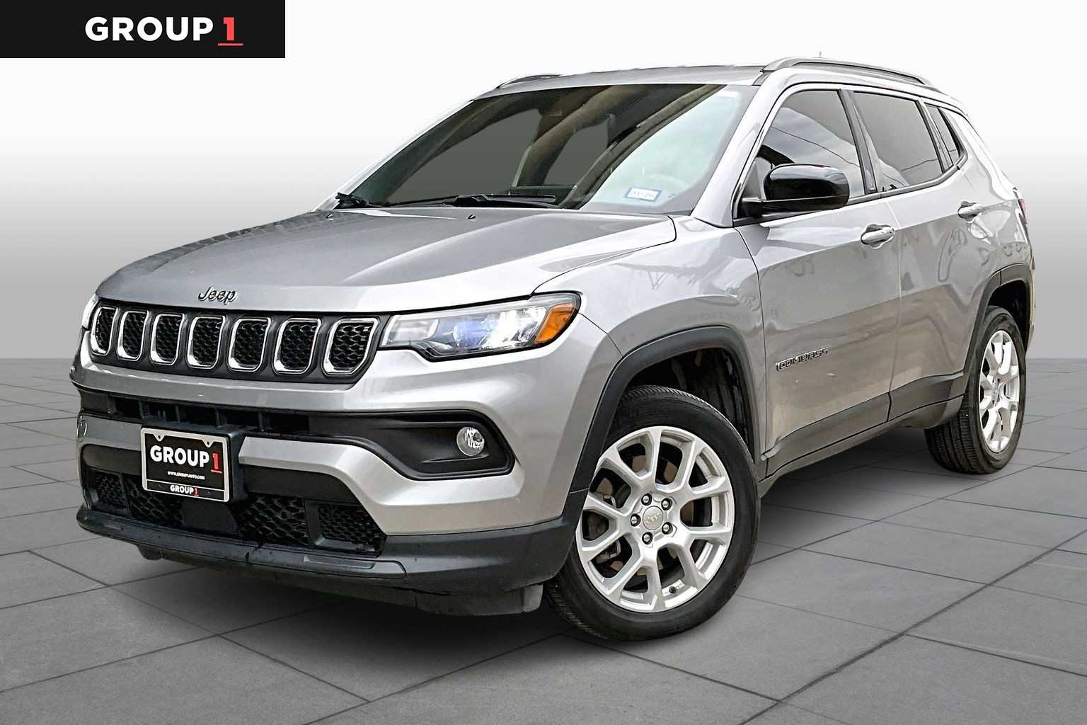 2023 Jeep Compass Latitude Lux's photo