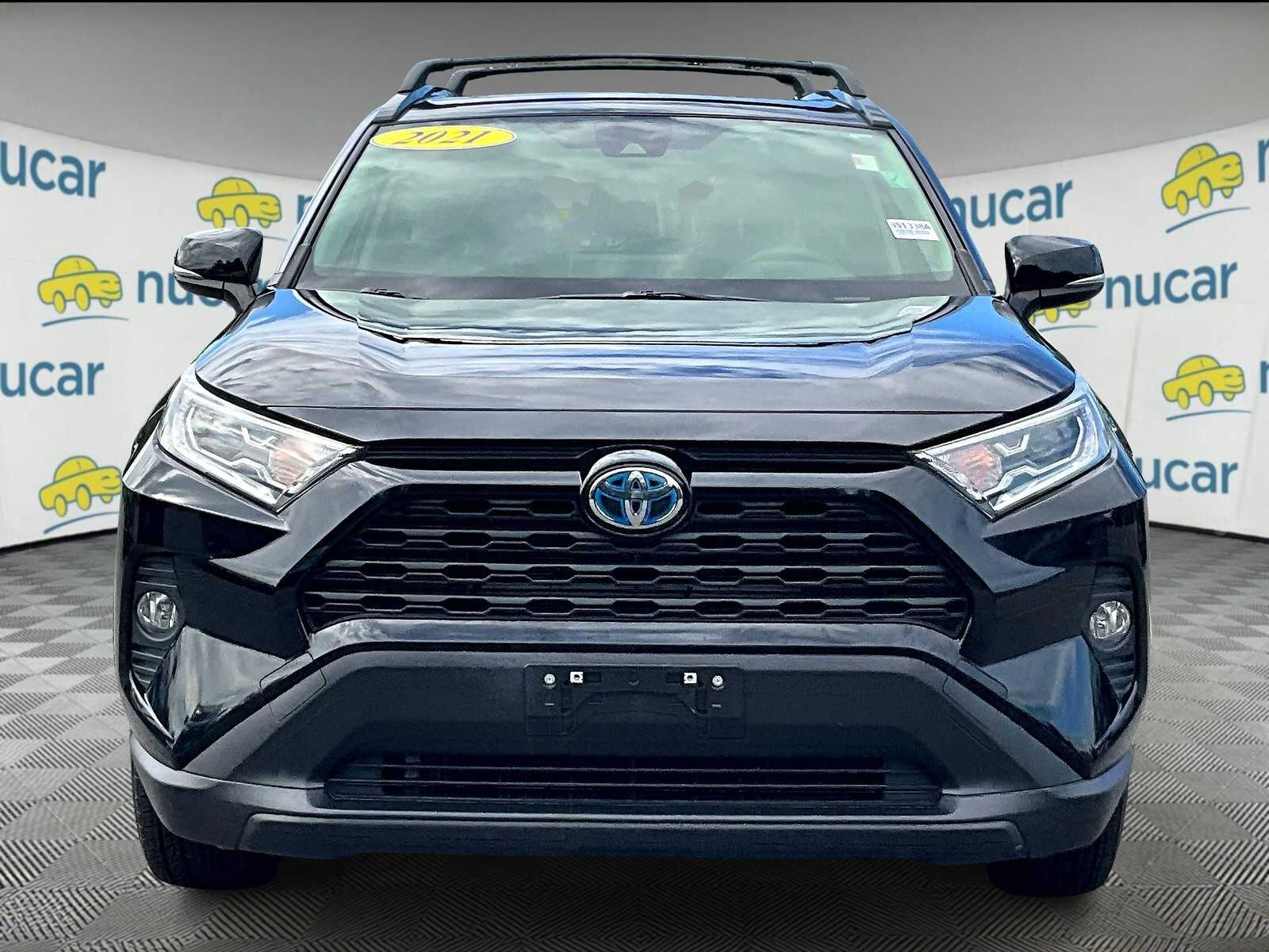 2021 Toyota RAV4 XLE photo 2