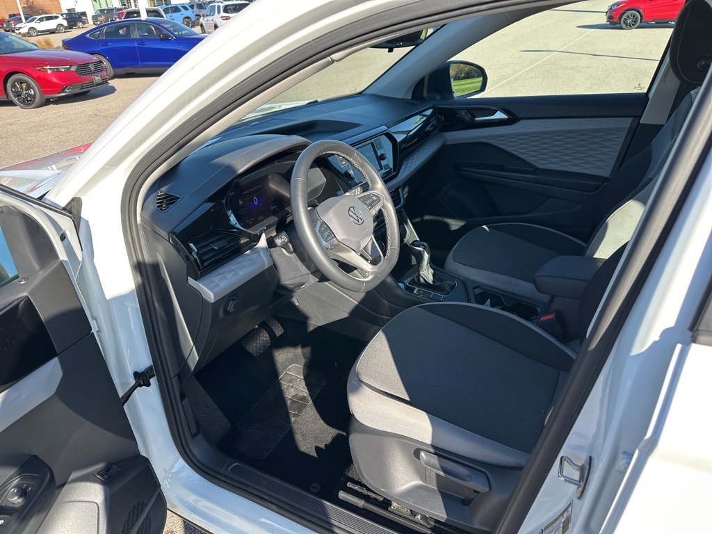 2024 Volkswagen Taos S photo 2