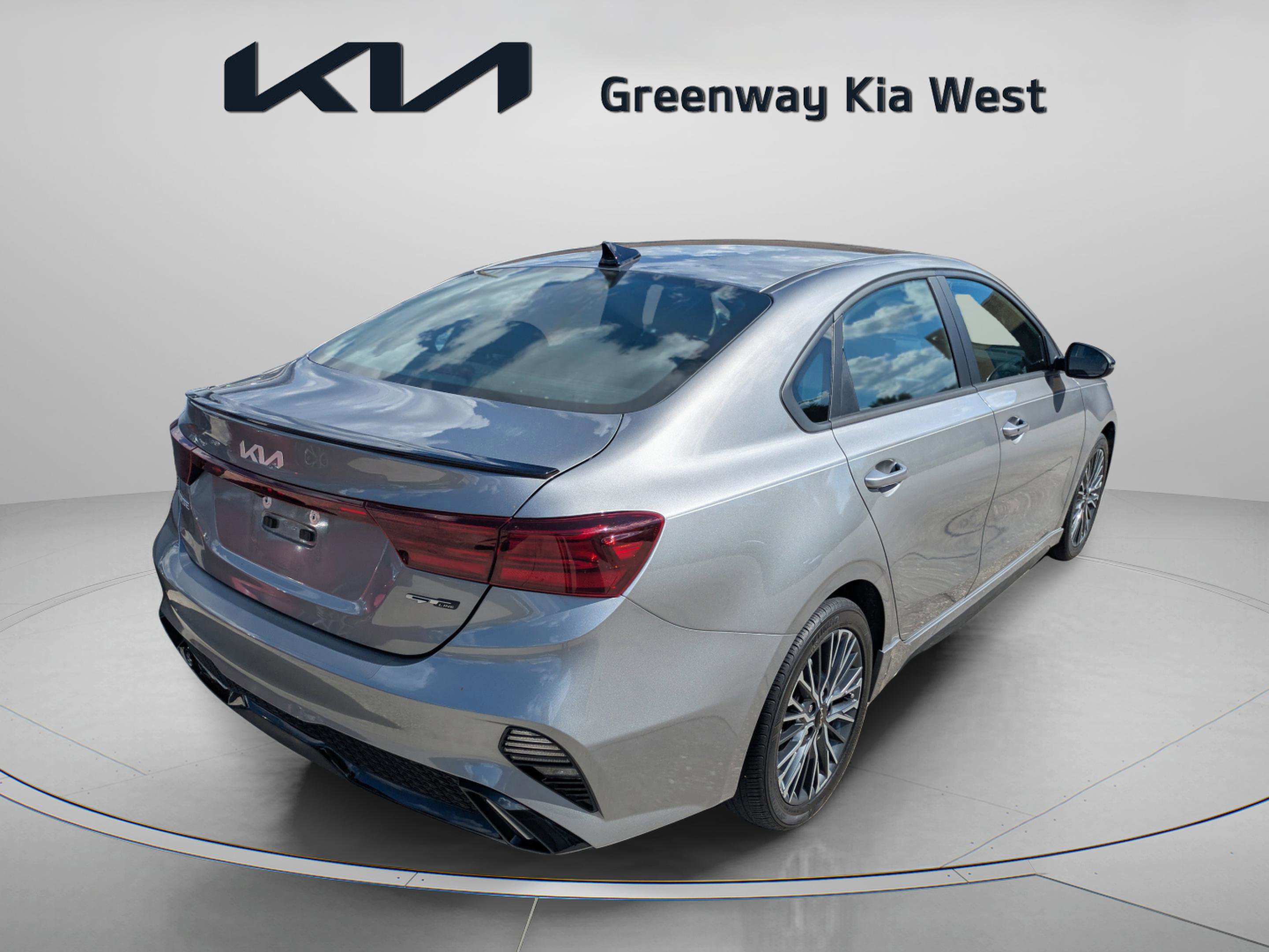 2024 Kia Forte GT-Line photo 4