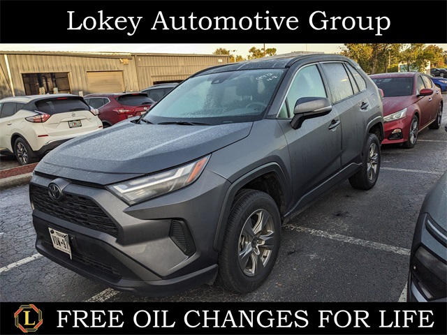 2024 Toyota RAV4 XLE's photo