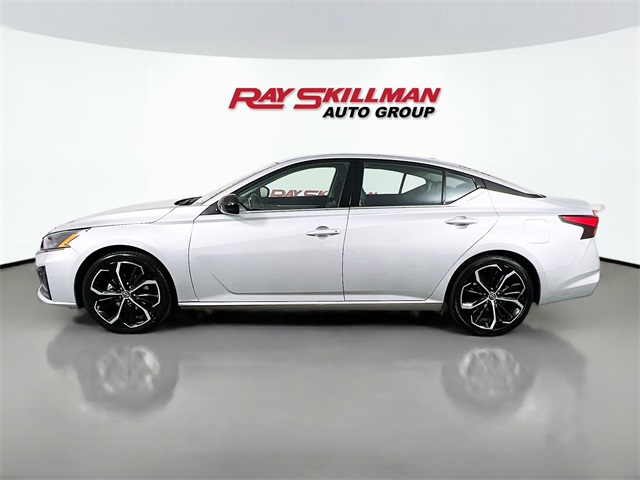2023 Nissan Altima 2.5 SR photo 4