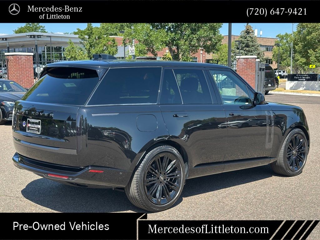 2024 Land Rover Range Rover SE photo 3