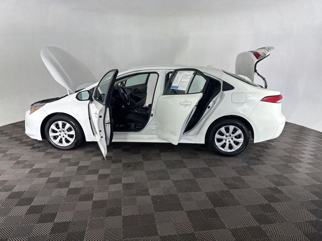2024 Toyota Corolla LE photo 9