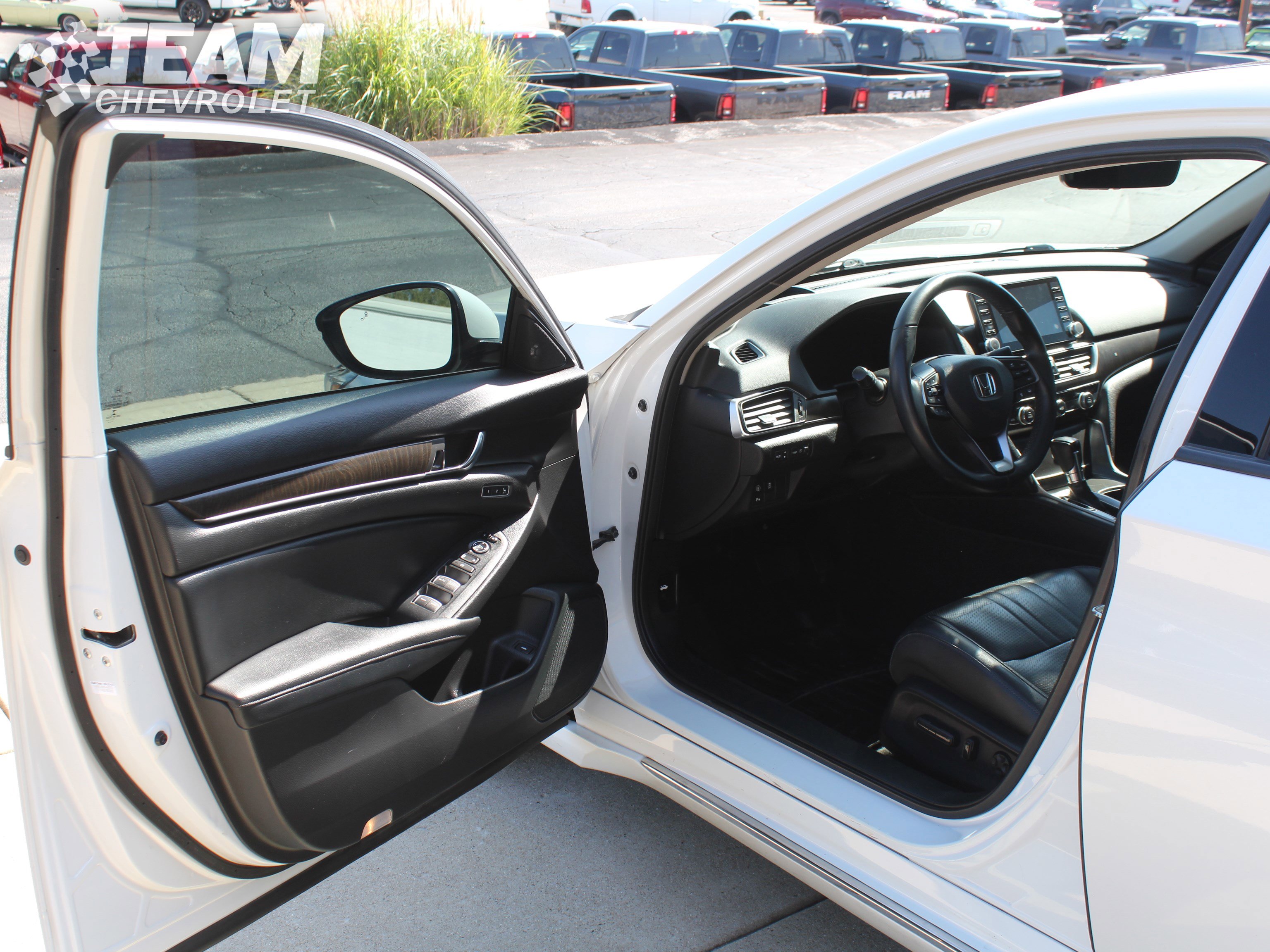 2018 Honda Accord Touring 1.5T photo 8