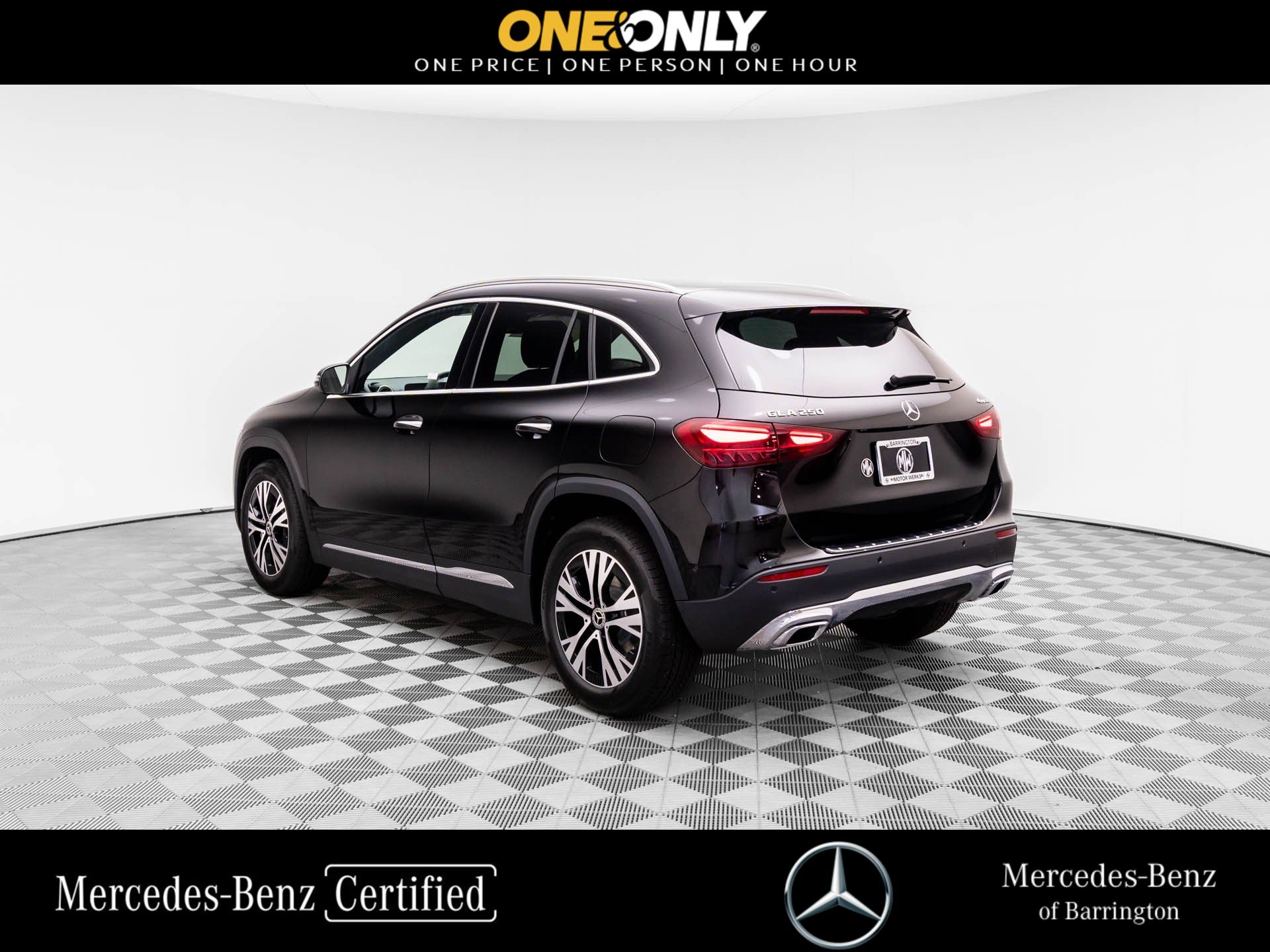 2025 Mercedes Benz GLA 250 4MATIC photo 3