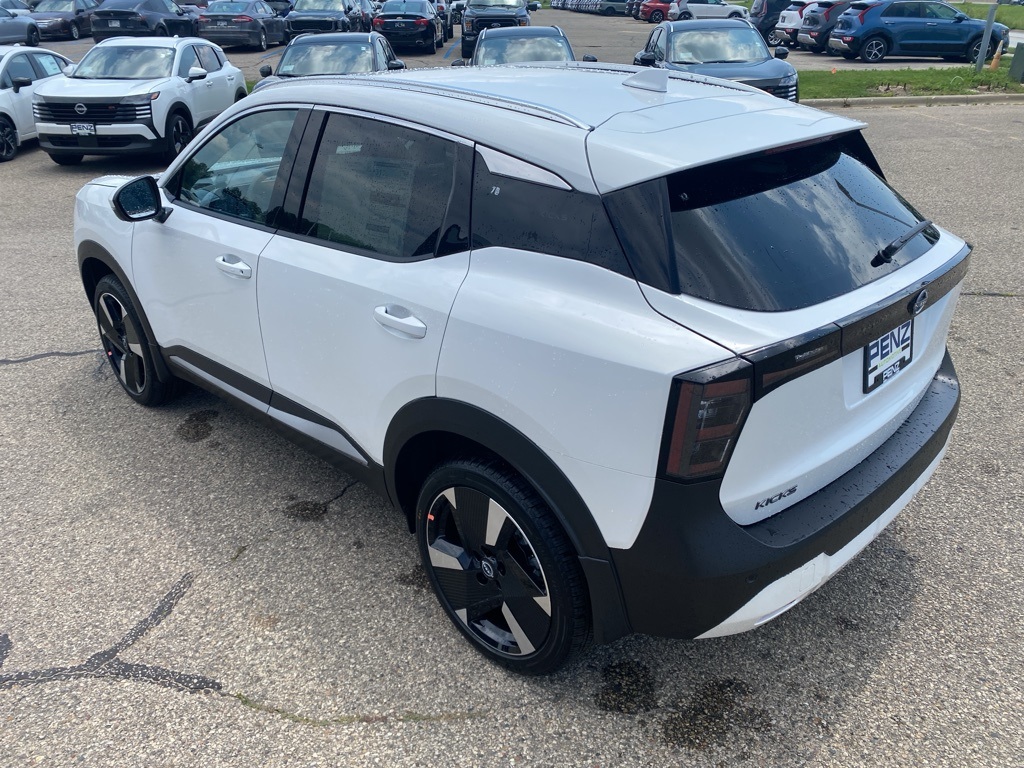 2025 Nissan Kicks SR photo 8