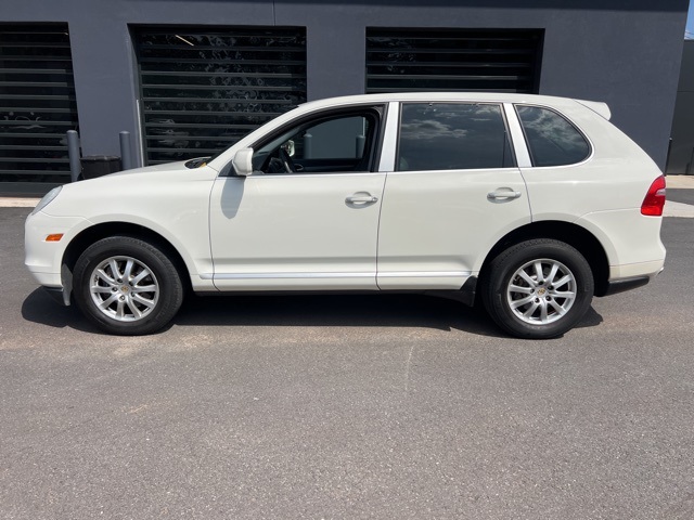 2010 Porsche Cayenne Base photo 2