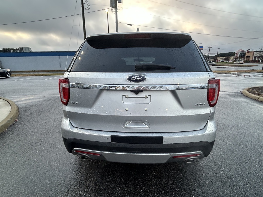 2017 Ford Explorer XLT photo 4
