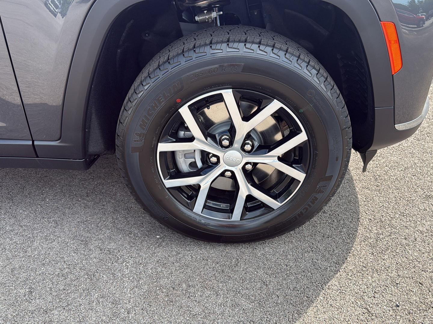 2025 Jeep Grand Cherokee Limited photo 13