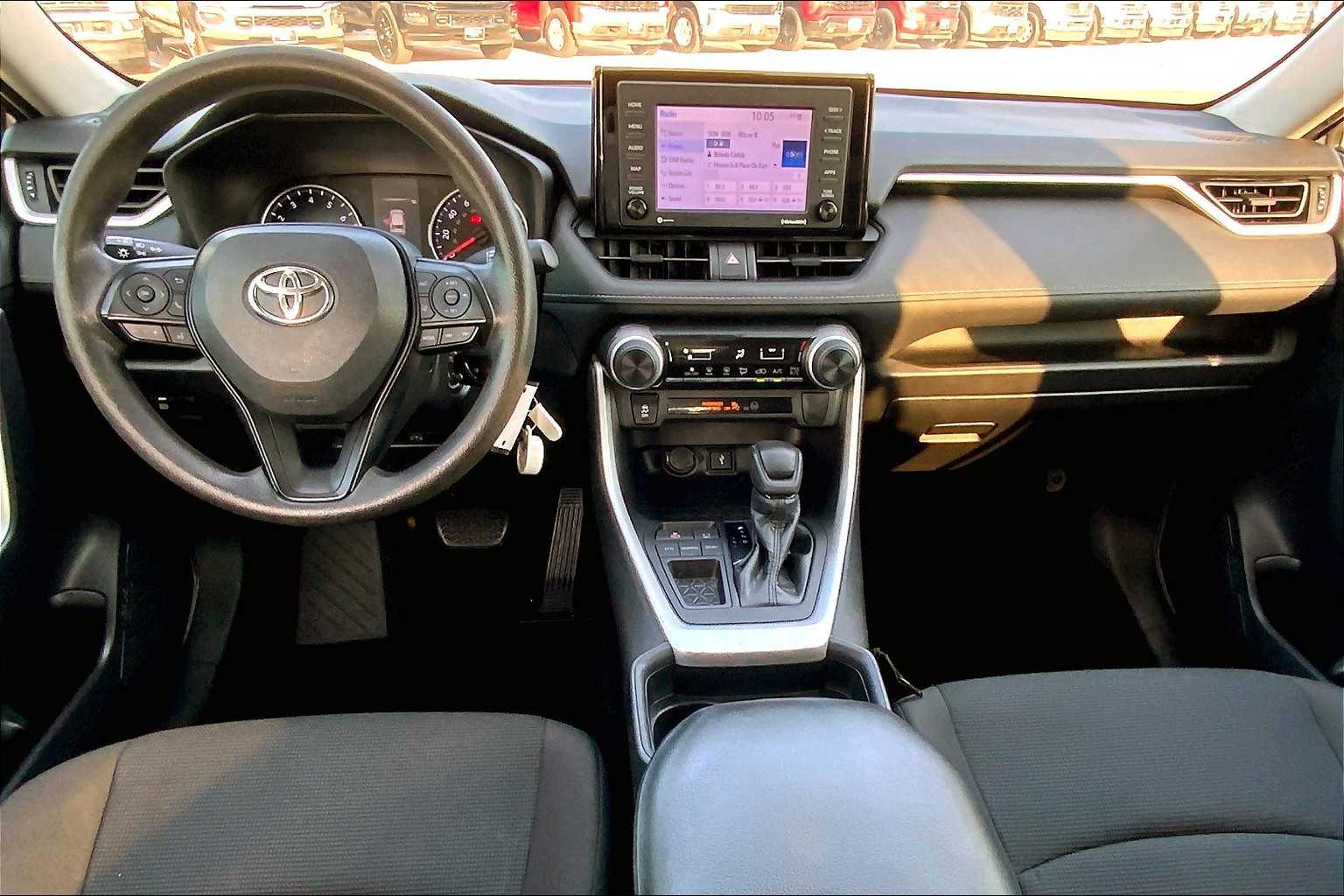 2021 Toyota RAV4 LE photo 14