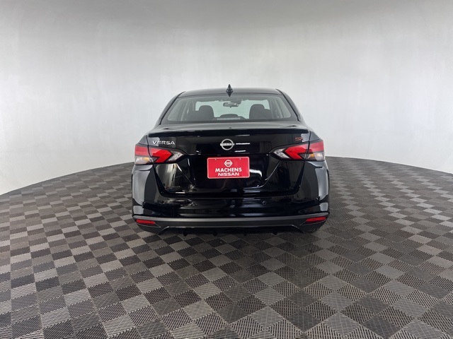 2025 Nissan Versa 1.6 SR photo 4