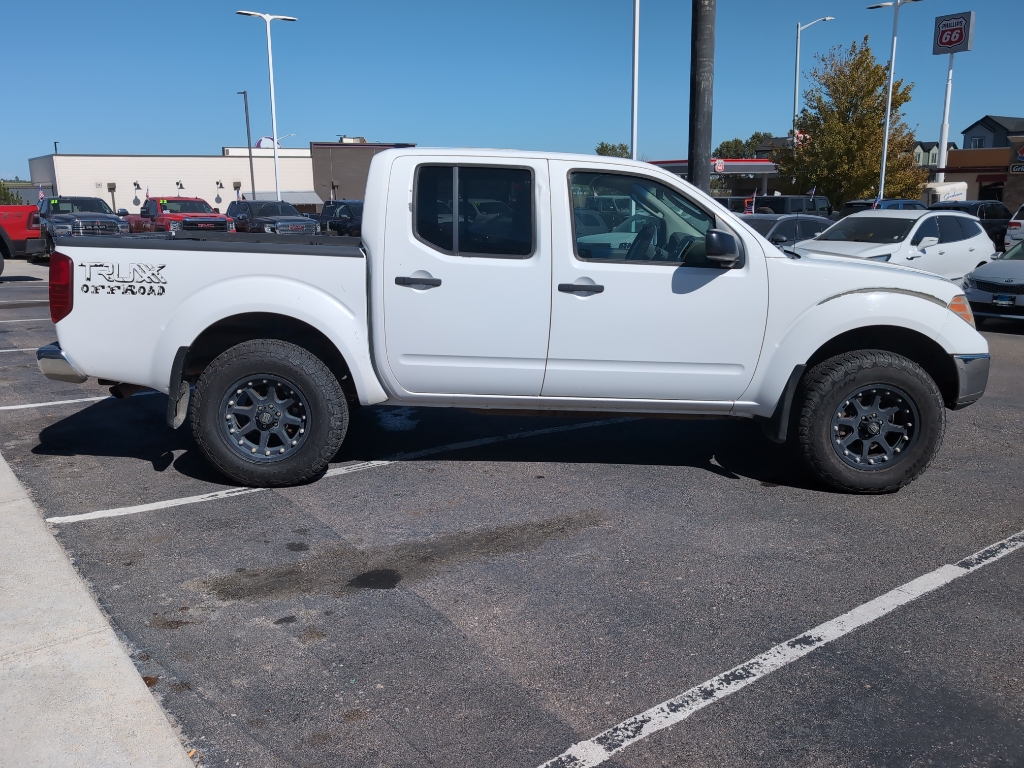2009 Nissan Frontier SE photo 3