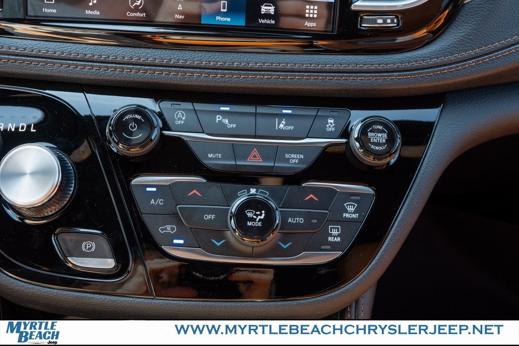 2026 Chrysler Pacifica Pinnacle photo 21