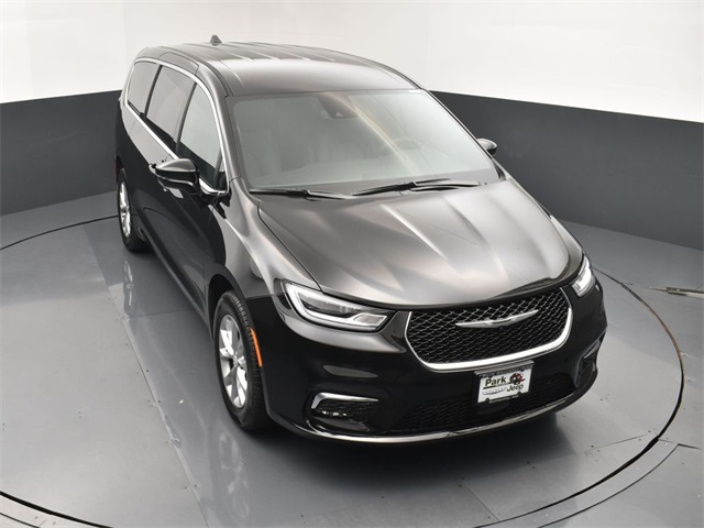 2026 Chrysler Pacifica photo 13