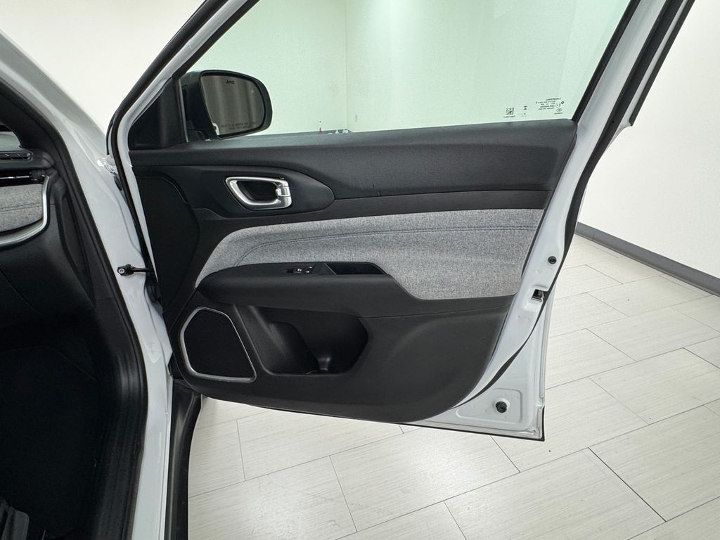 2024 Jeep Compass Latitude photo 8