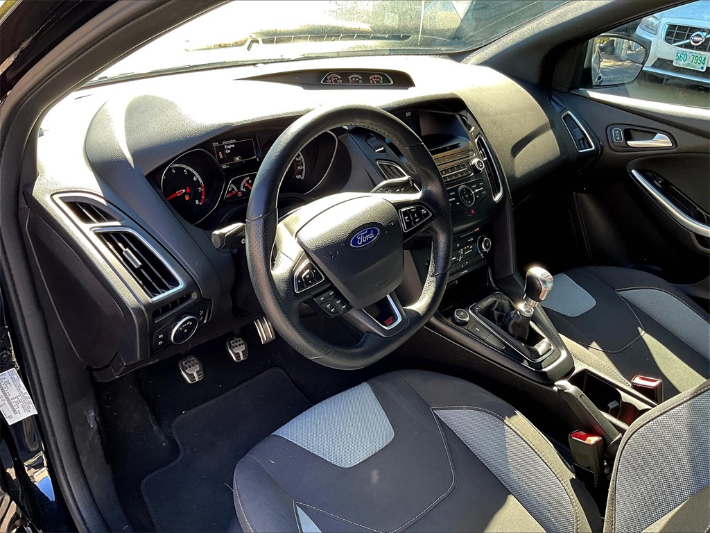 2017 Ford Focus ST photo 8