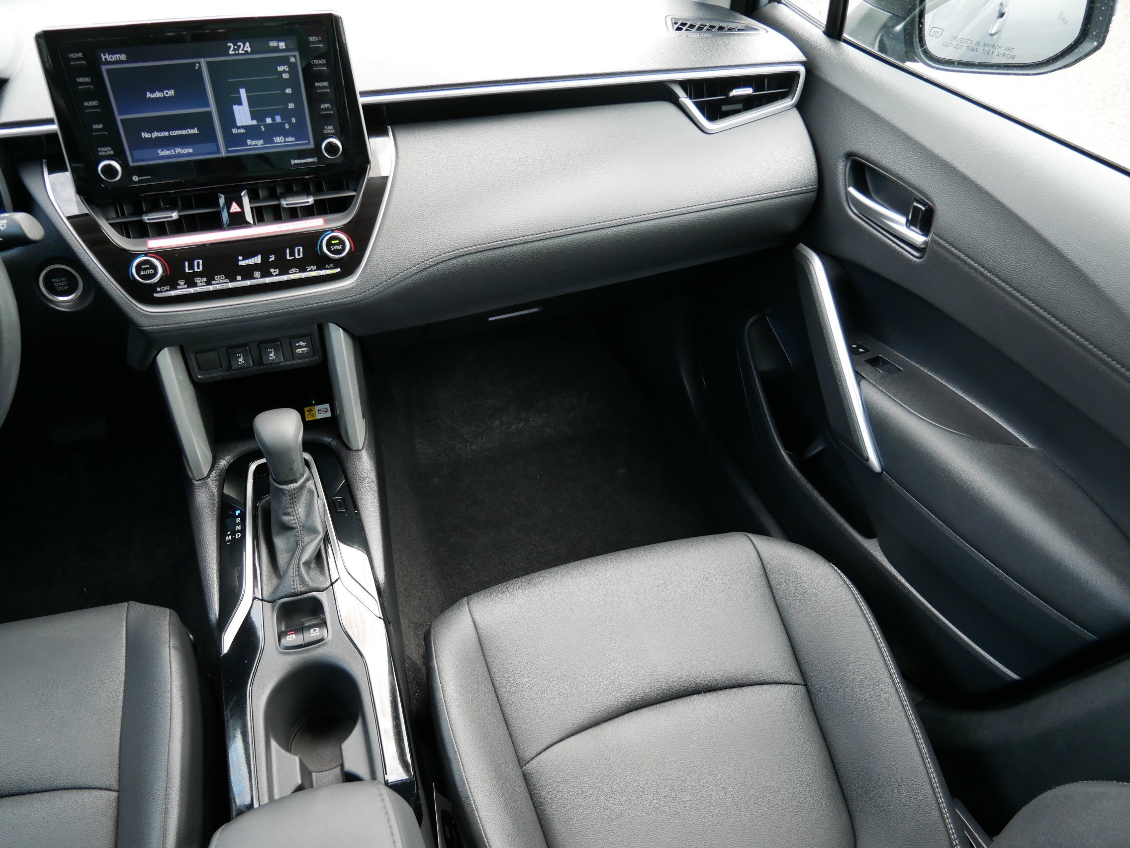 2022 Toyota Corolla Cross XLE photo 11