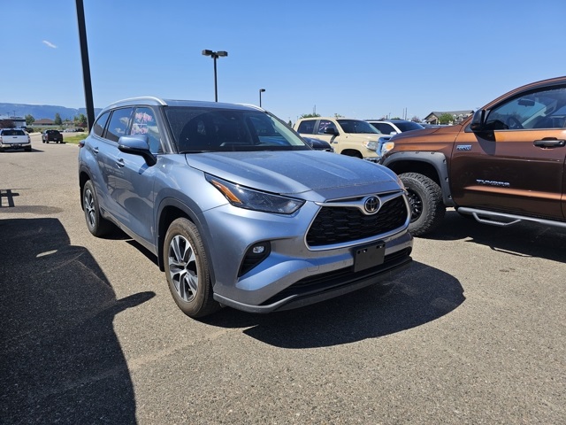 2022 Toyota Highlander XLE photo 3