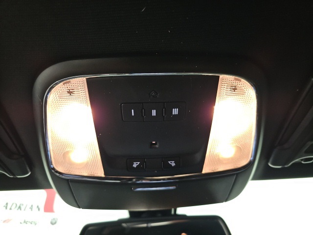 2016 Chrysler 300 S photo 22