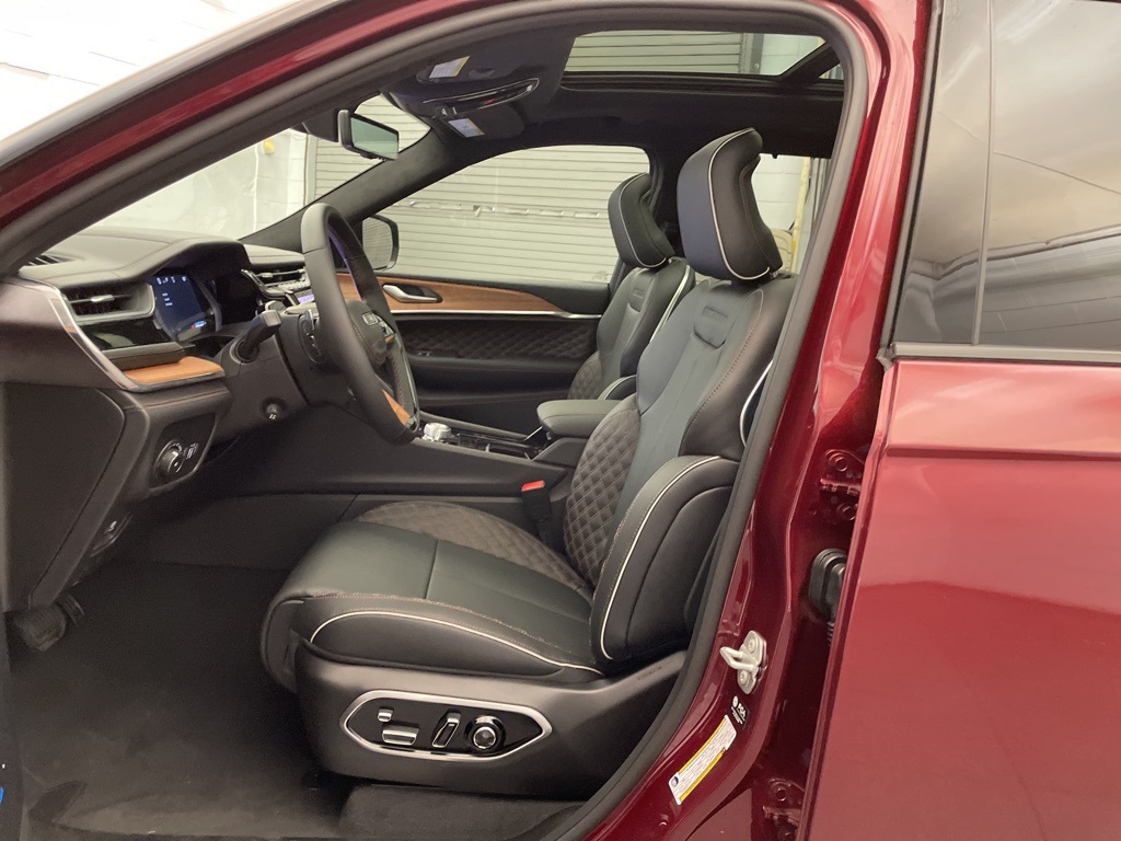 2025 Jeep Grand Cherokee L Summit Reserve photo 18
