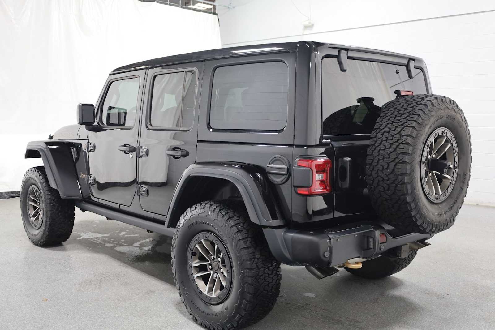 2024 Jeep Wrangler Rubicon 392 photo 3