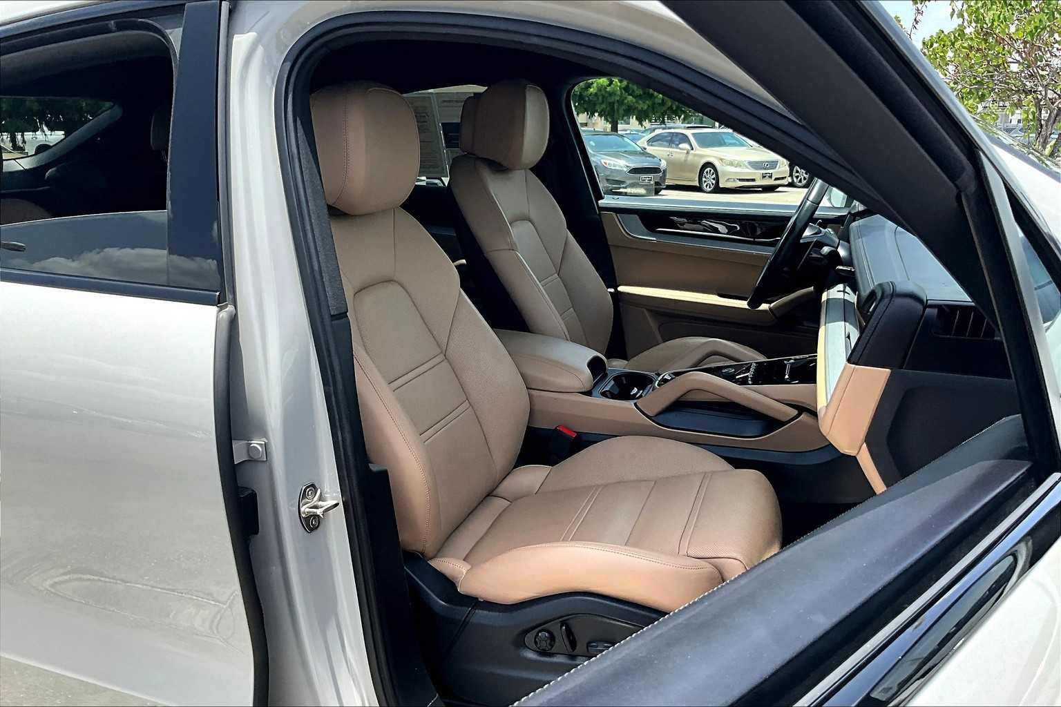 2024 Porsche Cayenne Coupe photo 13
